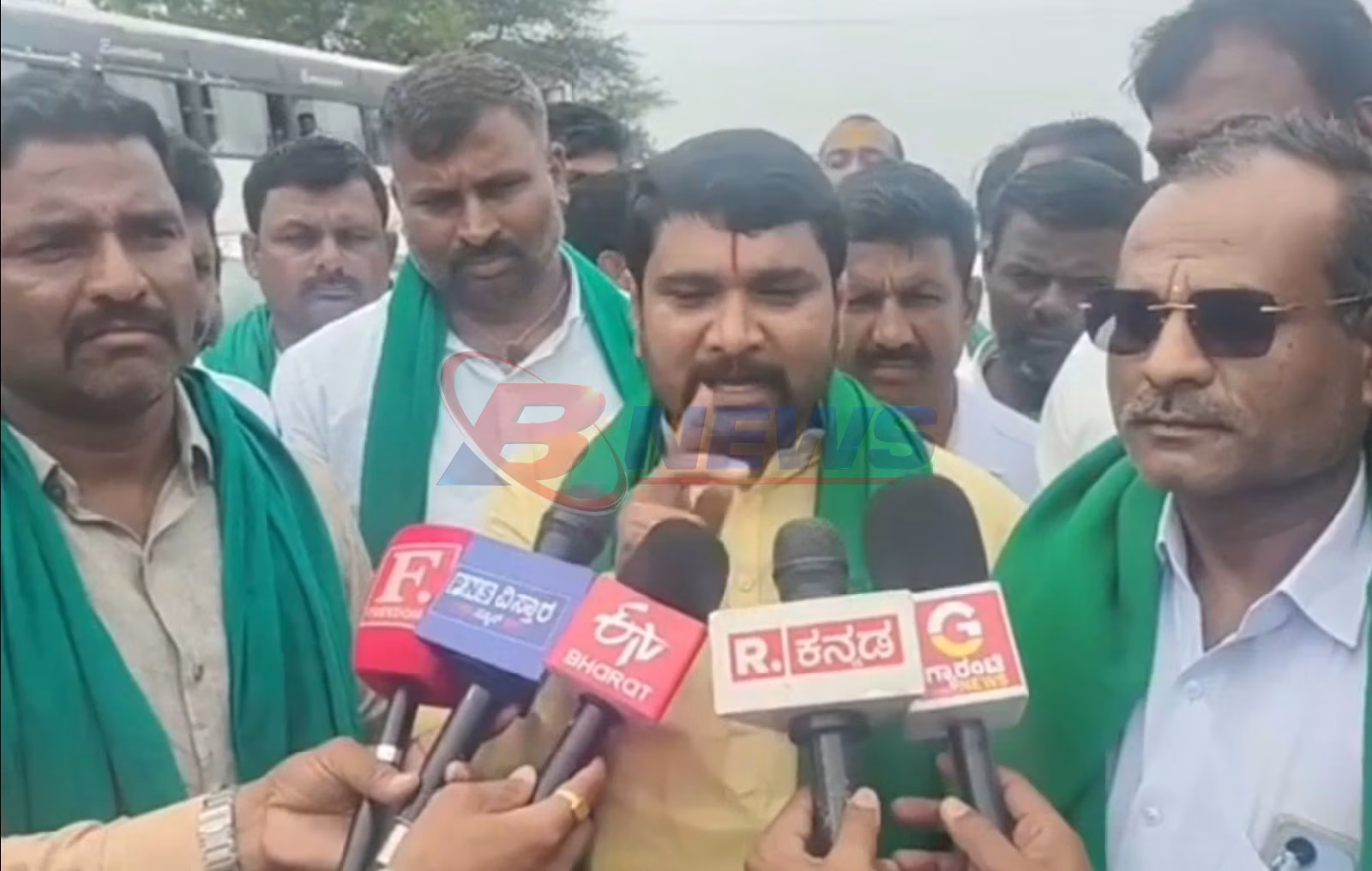 ಕಬ್ಬು ಬೆಳೆಗಾರರ ಪಾದಯಾತ್ರೆಗೆ ಶಶಿಕಾಂತ ಗುರೂಜಿ ಸಾರಥ್ಯ; ಕೇಂದ್ರ ಸಚಿವರ ಅಣಕು ಶವಯಾತ್ರೆ ನಡೆಸಿ ಆಕ್ರೋಶ