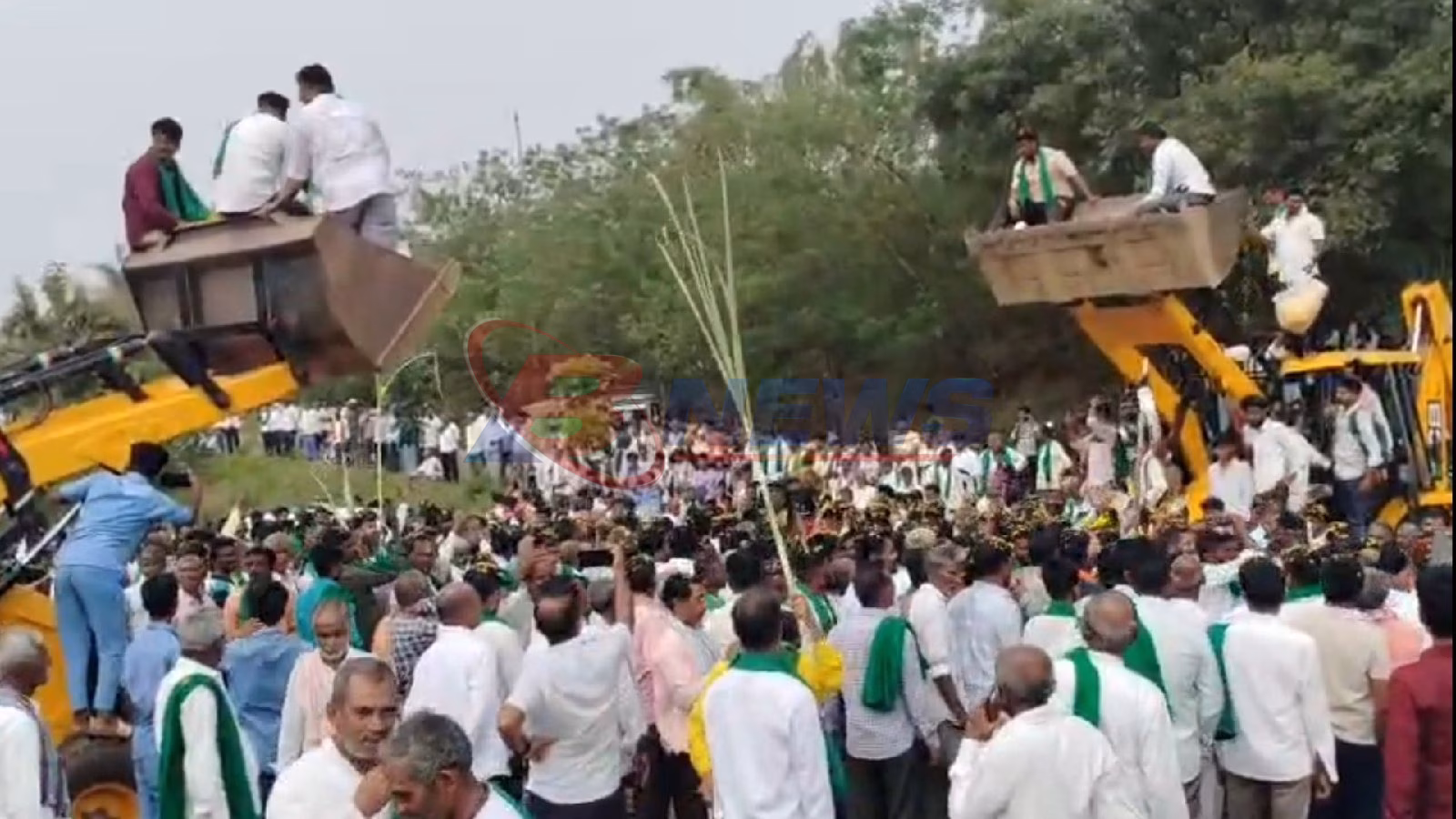 ಹುಬ್ಬಳ್ಳಿ ಚಲೋ ಕಬ್ಬು ಬೆಳೆಗಾರರ ಪಾದಯಾತ್ರೆಗೆ ಅಂಬಡಗಡ್ಡಿಯಲ್ಲಿ ಅದ್ಧೂರಿ ಸ್ವಾಗತ