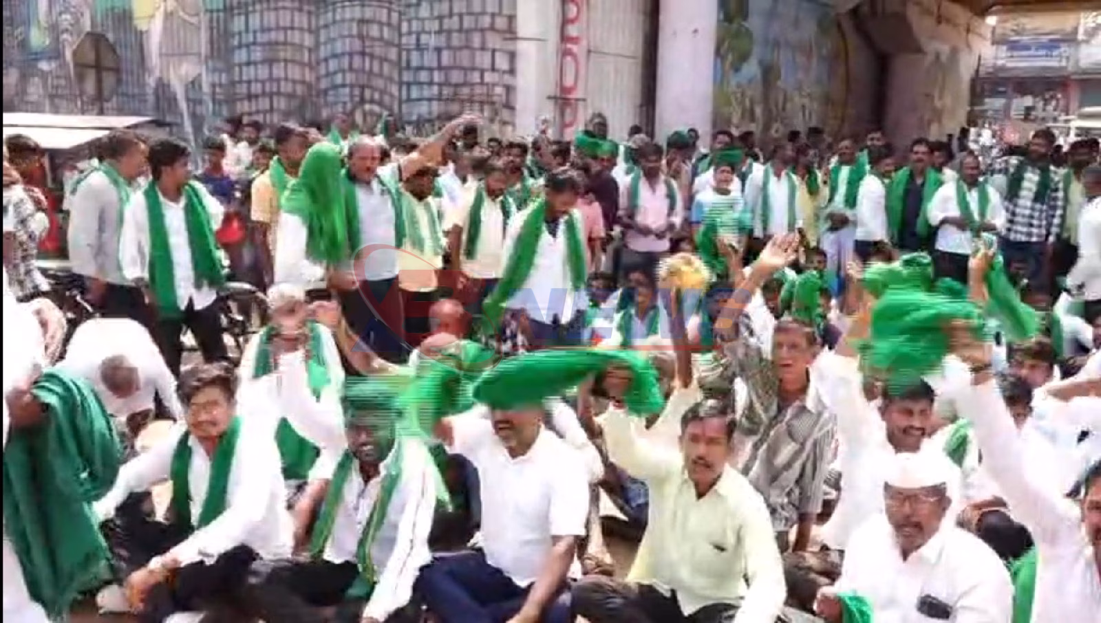 ಕಬ್ಬು ಬೆಳೆಗಾರರ ಪಾದಯಾತ್ರೆ ತೀವ್ರ: ಕೇಂದ್ರ ಸರ್ಕಾರಕ್ಕೆ ಇಂದು ಮಧ್ಯಾಹ್ನ 3 ಗಂಟೆಯವರೆಗೆ ಡೆಡ್‌ಲೈನ್!