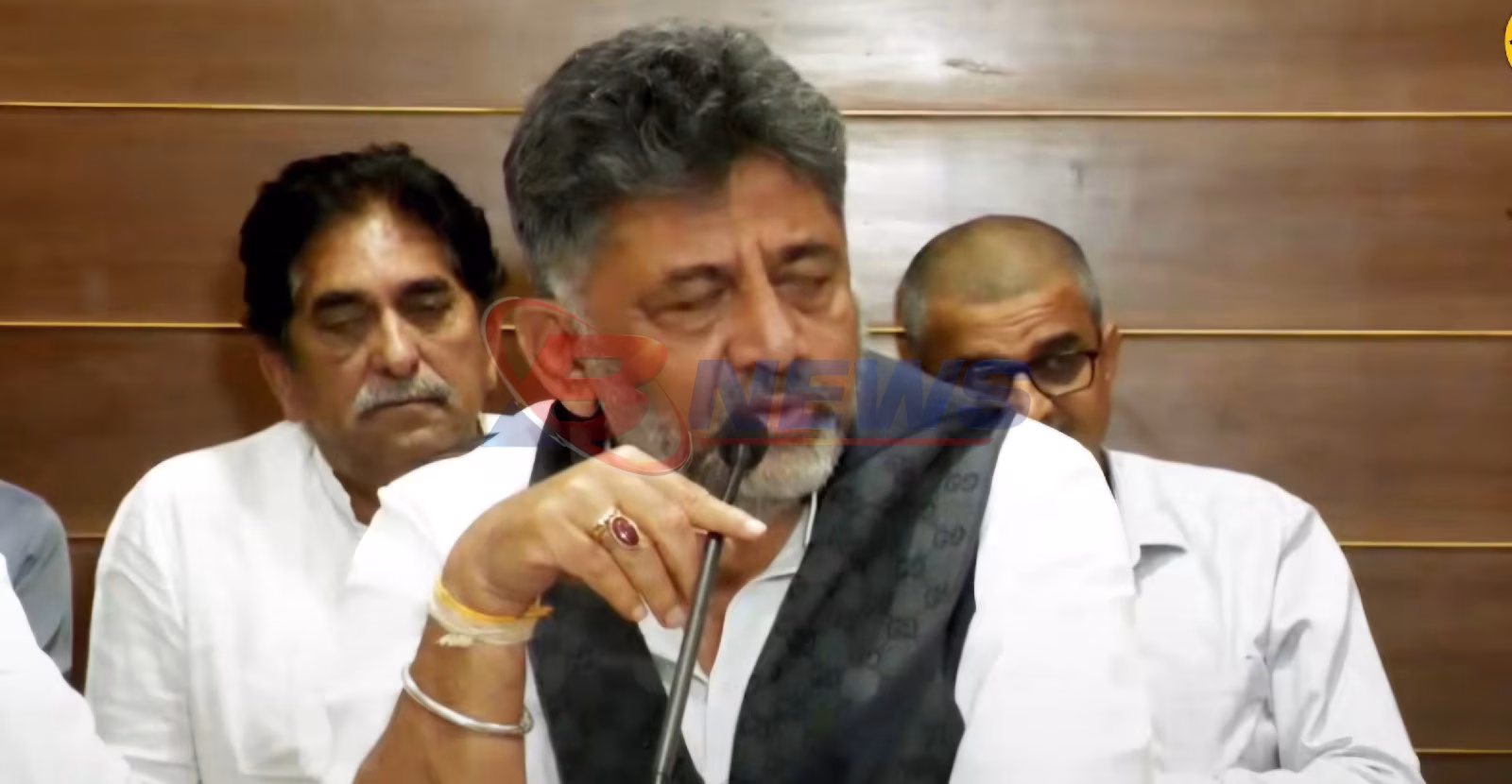 ಕಬ್ಬು ಬೆಲೆ ಬಿಕ್ಕಟ್ಟಿಗೆ ಮುಕ್ತಿ: ಕೇಂದ್ರದ ಸಕ್ಕರೆ ದರ ಆಧರಿಸಿ ಬೆಲೆ ನಿಗದಿಗೆ ಸಮ್ಮತಿ ಎಂದ ಡಿ.ಕೆ. ಶಿವಕುಮಾರ್