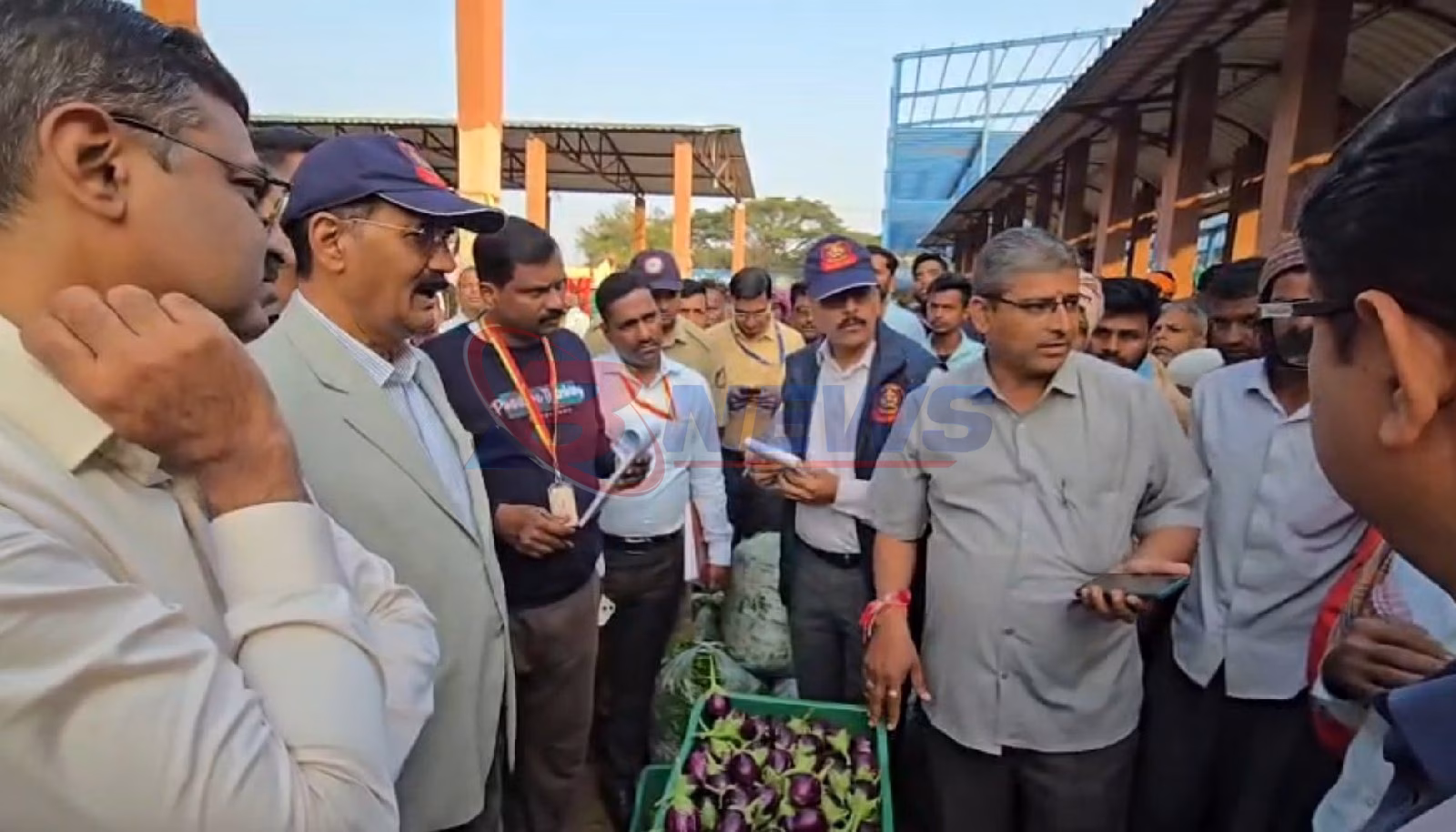 ಬೆಳಗಾವಿ ಎಪಿಎಂಸಿಗೆ ಉಪ ಲೋಕಾಯುಕ್ತ ದಿಢೀರ್ ಭೇಟಿ: ರೈತರ ಸುಲಿಗೆ, ಅವ್ಯವಸ್ಥೆಗೆ ಜಸ್ಟಿಸ್ ಬಿ. ವೀರಪ್ಪ ತೀವ್ರ ಗರಂ!