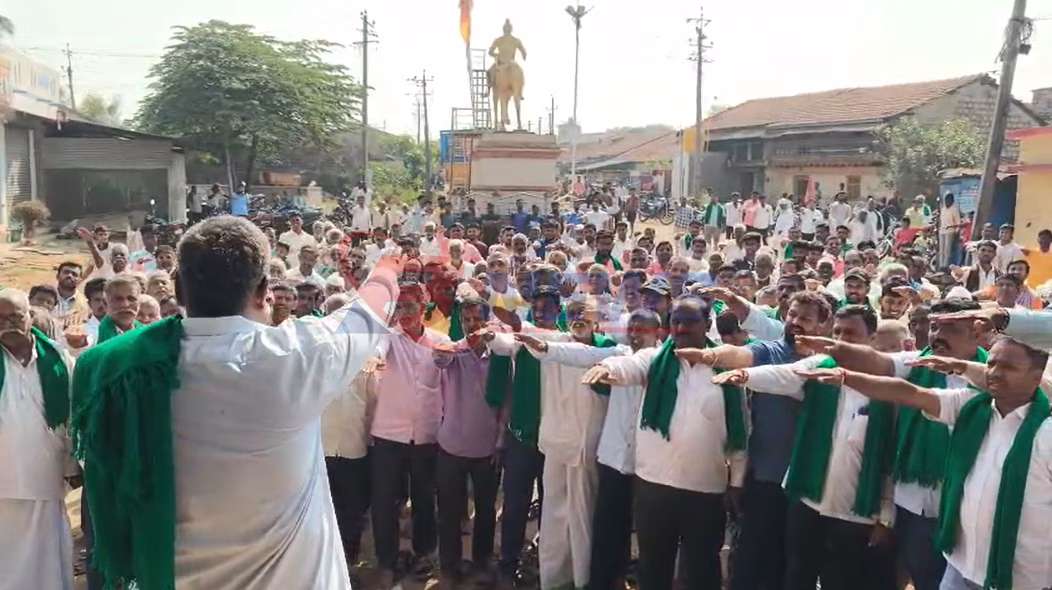 ಬೆಳಗಾವಿಯಲ್ಲಿ ಕಬ್ಬಿನ ದರ ಕಿಚ್ಚು: ಹಳ್ಳಿಹಳ್ಳಿಗೂ ವ್ಯಾಪಿಸಿದ ರೈತರ ಆಕ್ರೋಶ, ಸಾವಳಗಿಯಲ್ಲಿ ಉಗ್ರ ಪ್ರತಿಭಟನೆ